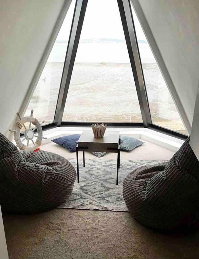 Lovely 2 Bedroom Modern Loft Sea View
